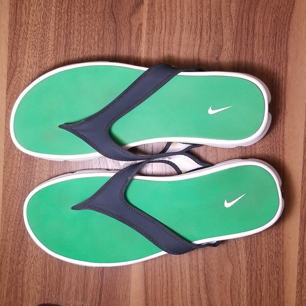 Nike Free - 9 - Navy & Green Flip Flops